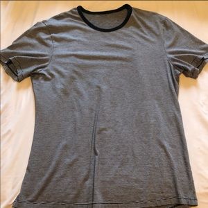 Lululemon L shirt